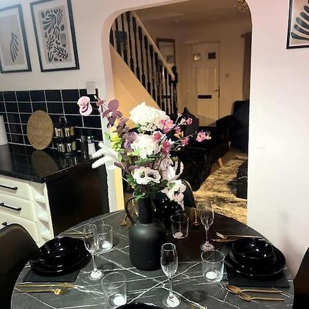 Beautiful House Off-Road Free Parking Villa Farnworth Eksteriør billede