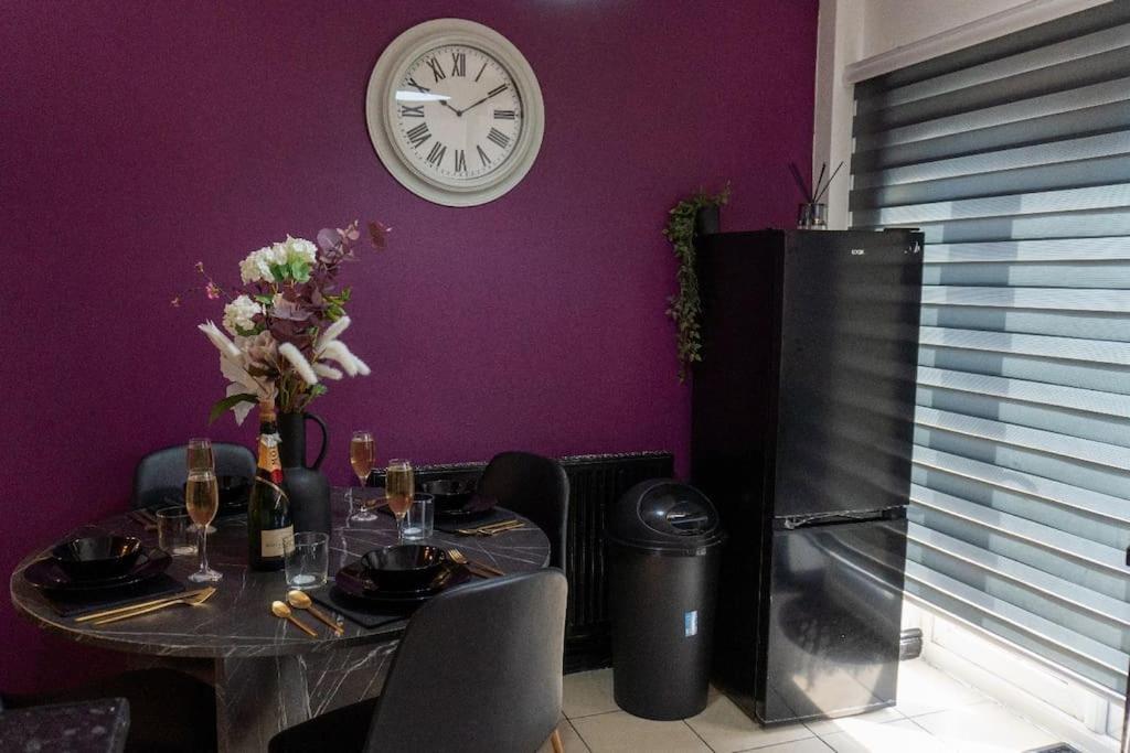 Beautiful House Off-Road Free Parking Villa Farnworth Eksteriør billede