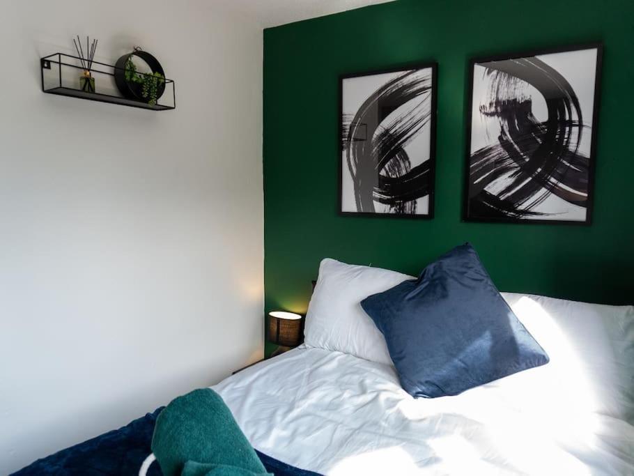Beautiful House Off-Road Free Parking Villa Farnworth Eksteriør billede