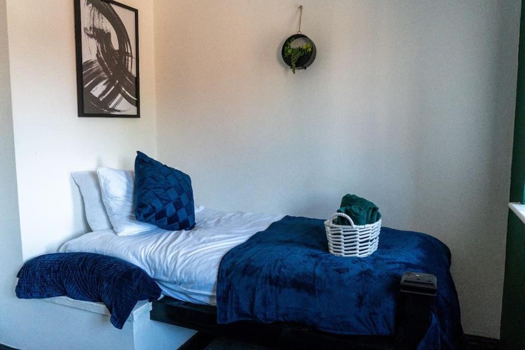 Beautiful House Off-Road Free Parking Villa Farnworth Eksteriør billede