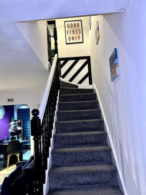 Beautiful House Off-Road Free Parking Villa Farnworth Eksteriør billede