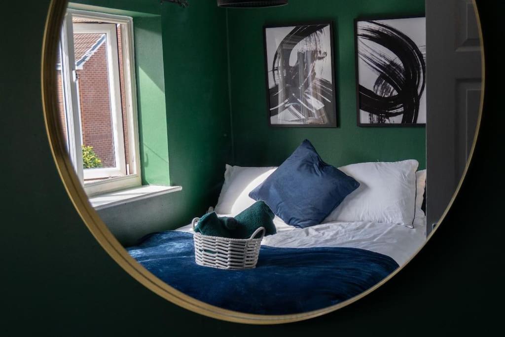 Beautiful House Off-Road Free Parking Villa Farnworth Eksteriør billede